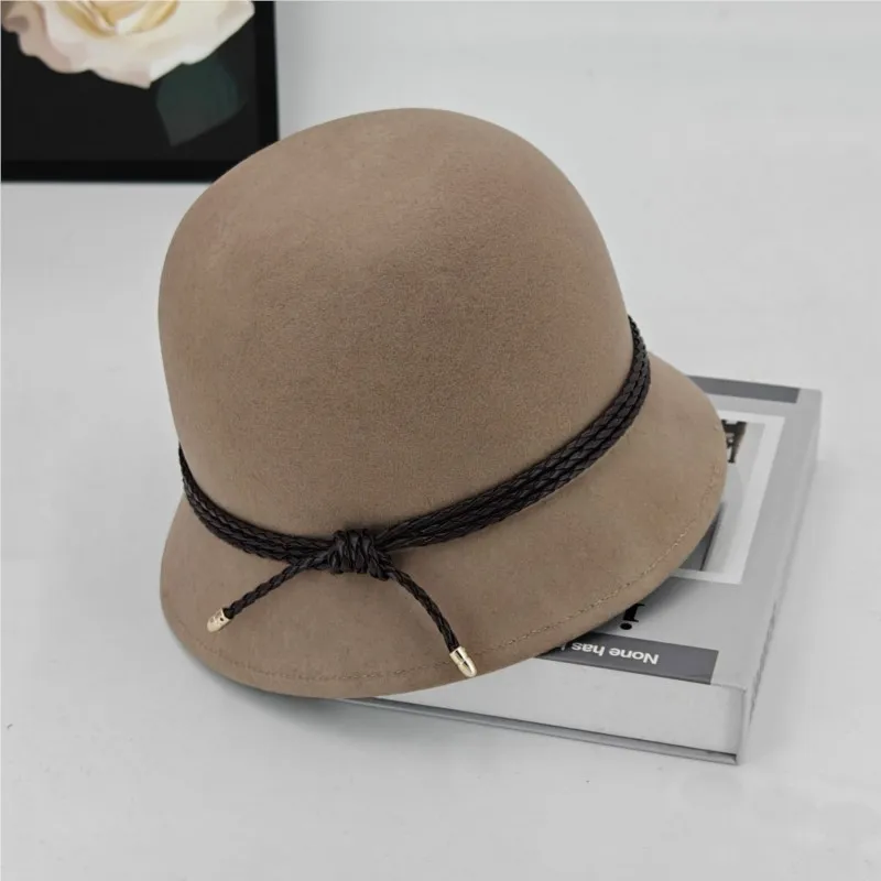 

White Moonlight women's autumn and winter new Hepburn-style top hat that shows off the face Little woolen fisherman's