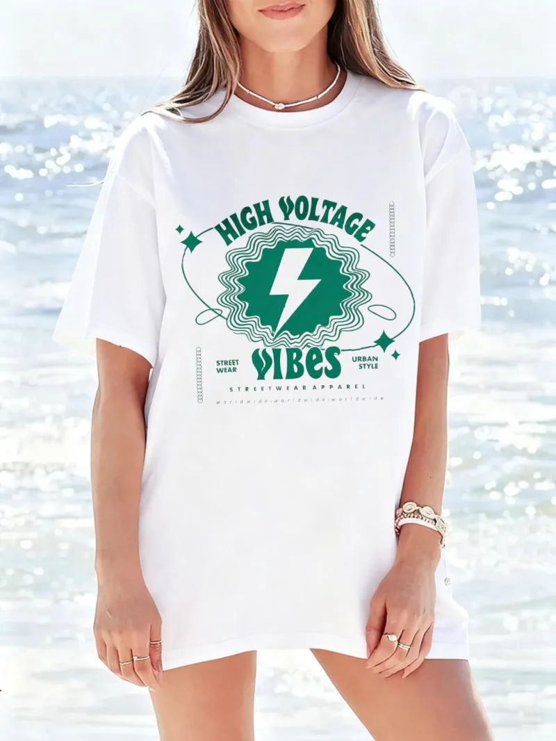 

Женская футболка Свободная футболка с короткими рукавами Высоковольтный электрический узор и текстовый принт Повседневная одежда для отдыха на море