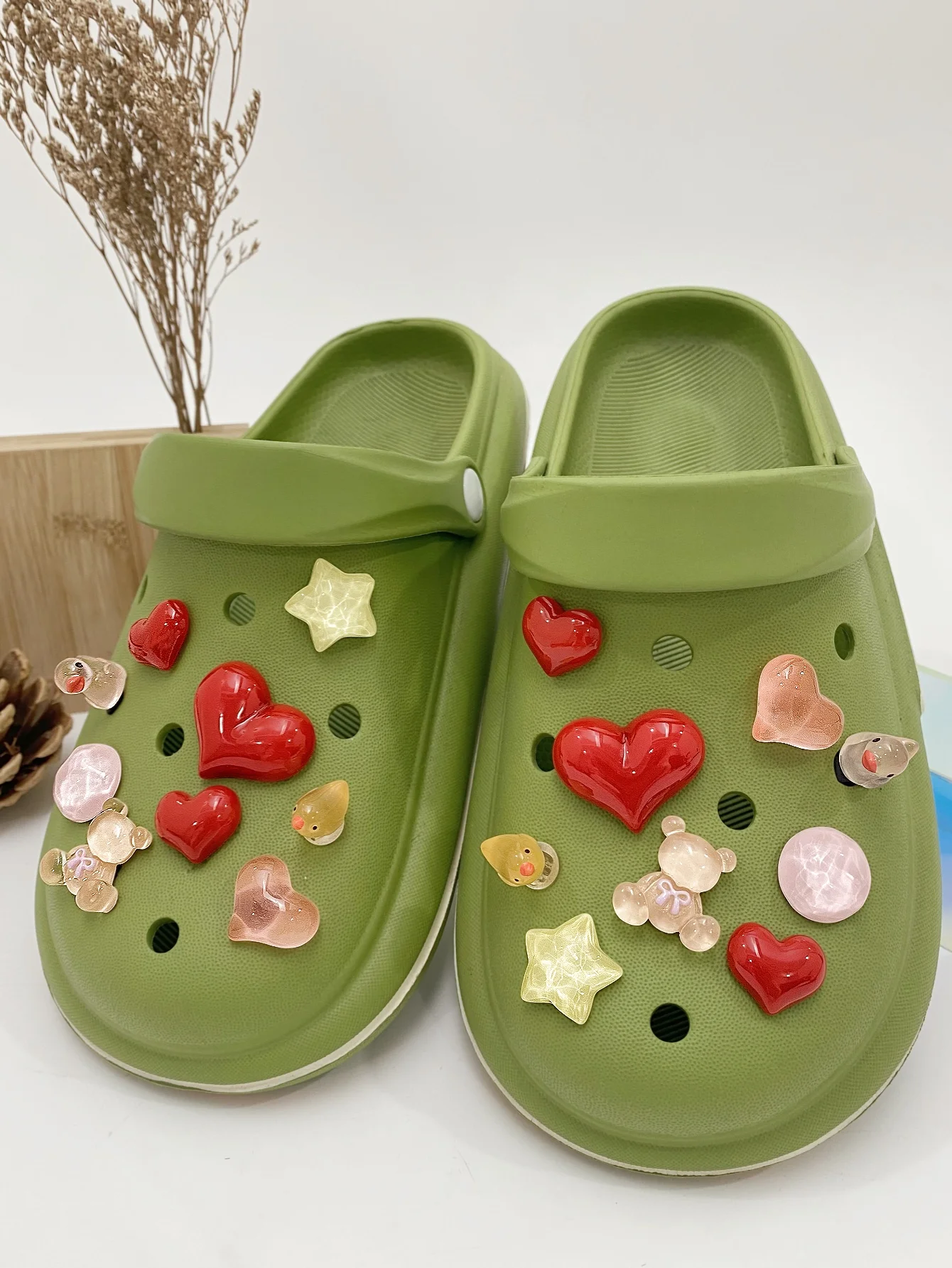 18 pcs Shoe Accessories (Red Hearts, Water Motifs Stars, Yellow Chicks, Pink Bears) Shoe Accessories - easy to install detachabl