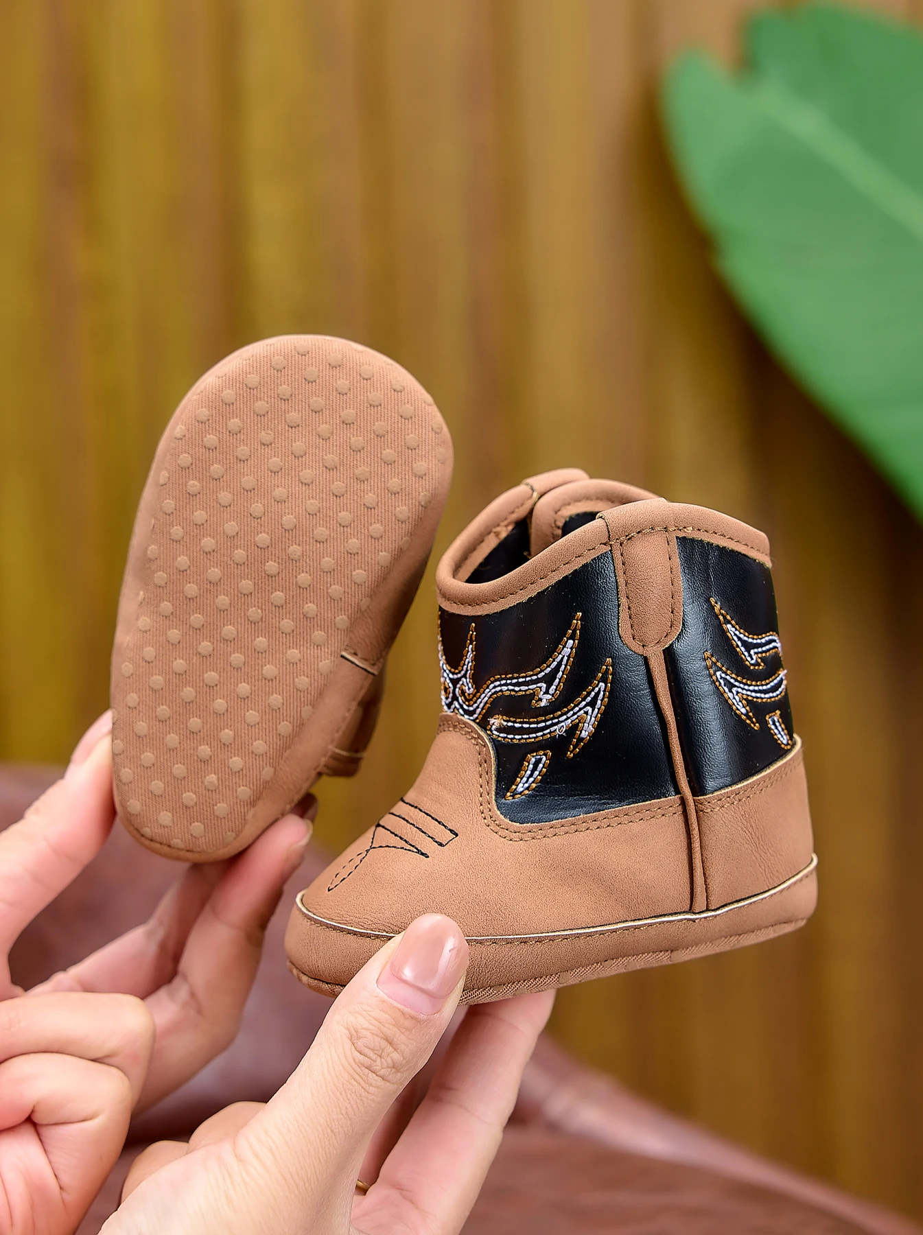 Vintage Farbblock-Stickerei Baby-Cowboystiefel 0-12 Monate Weichsohlige Anti-Kollisions-Laufschuhe für Neugeborene High-Top Kurze Stiefel – Detail 14