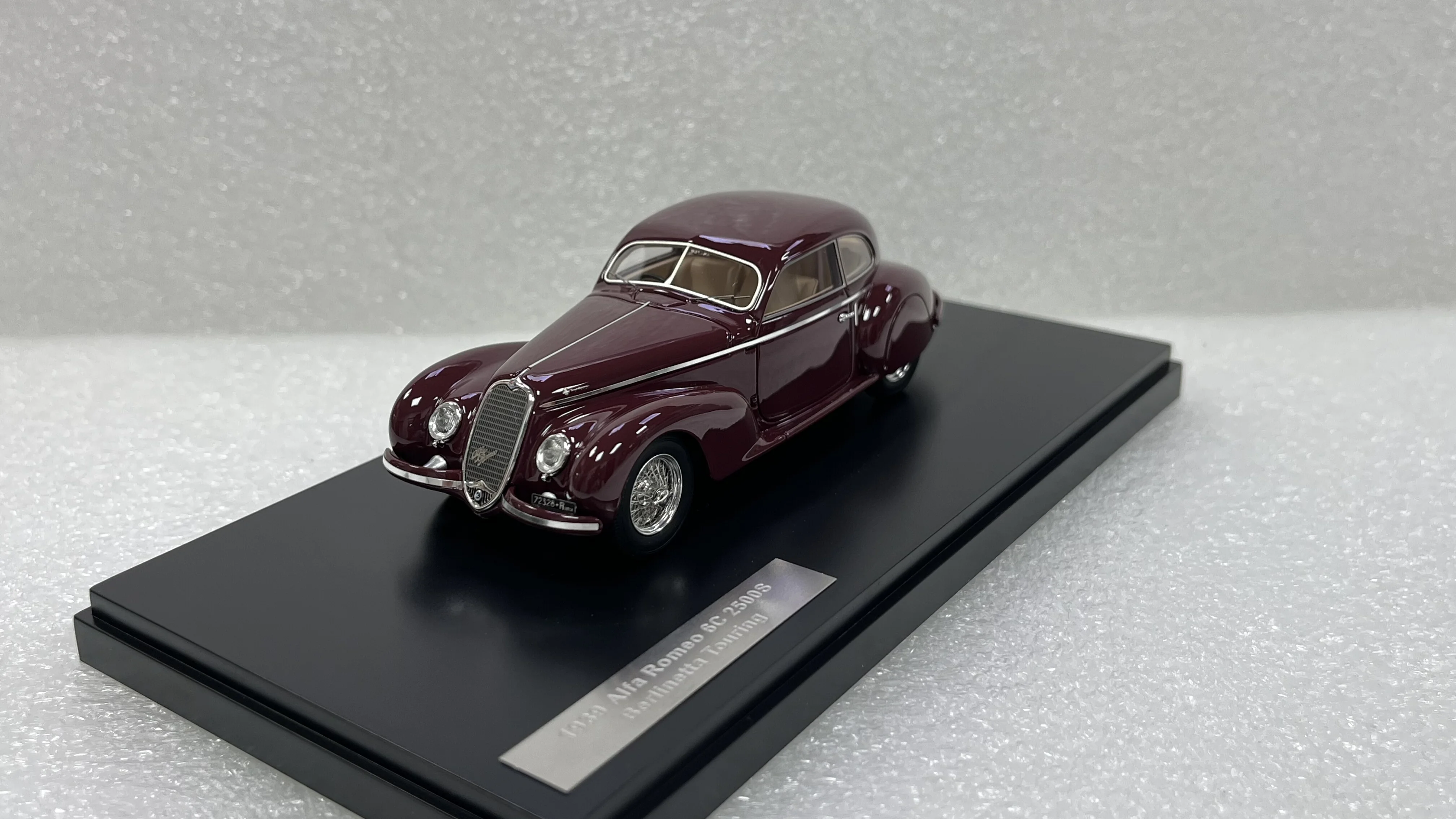 

Matrix 1:43 Alfa 6C 2500S 1939 Vintage Car Simulation Limited Edition Resin Metal Static Car Model Toy Gift
