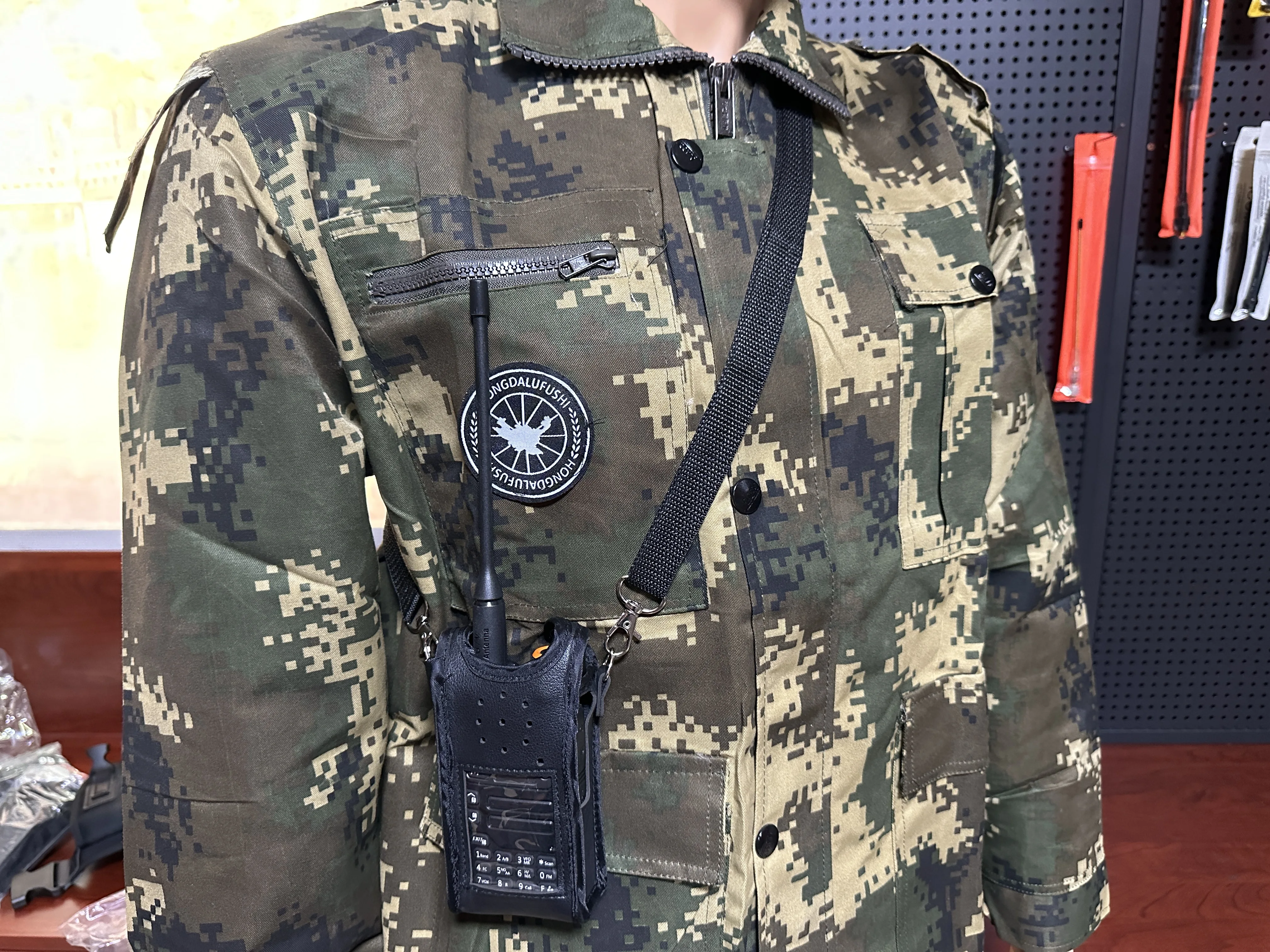 328 หนัง Universal ป้องกันยุทธวิธีสําหรับ Walkie Talkie Multi-Function 2-Way สําหรับวิทยุ