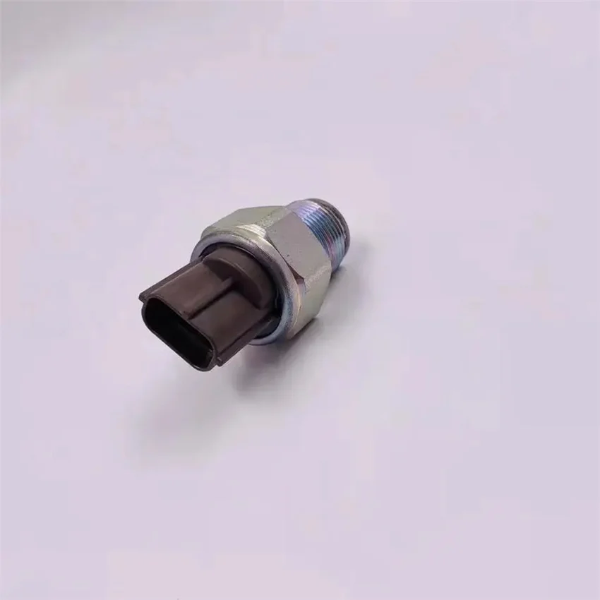 high quality fuel common rail pressure sensor 8981197900 499000-6131 4990006131 for J05 J08