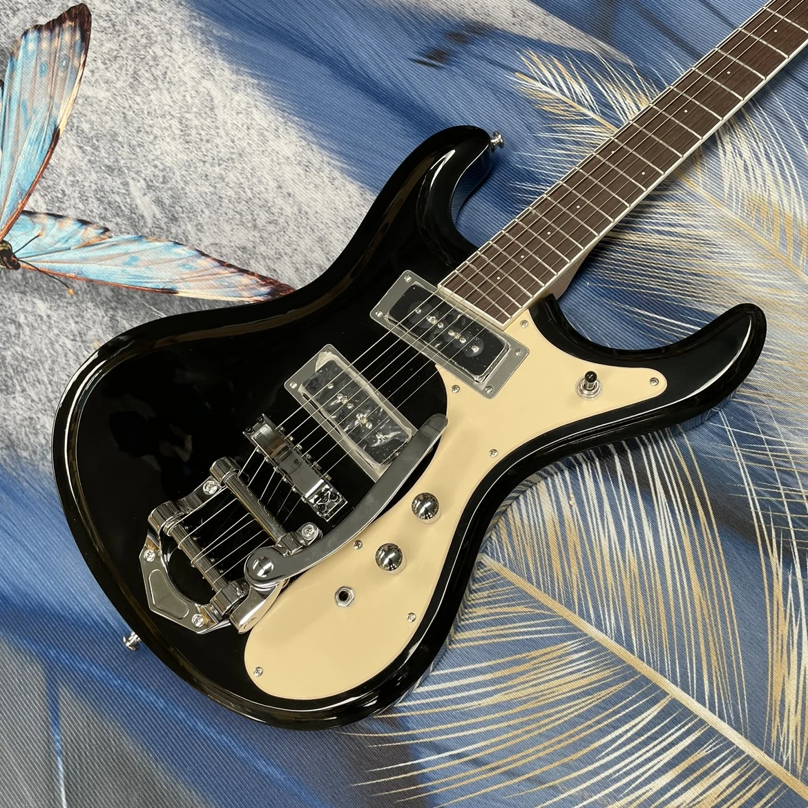 

Glossy black electric guitar, with vintage vibrato system and rich distorted toneguitars,collectible and playable guitarra