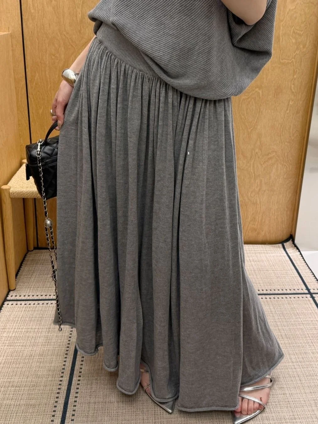 

Весна 2026: Длинная плиссированная юбка с высокой талией, драпировкой и вязаным узором, повседневная, свободного кроя, дышащая, приятная к телу