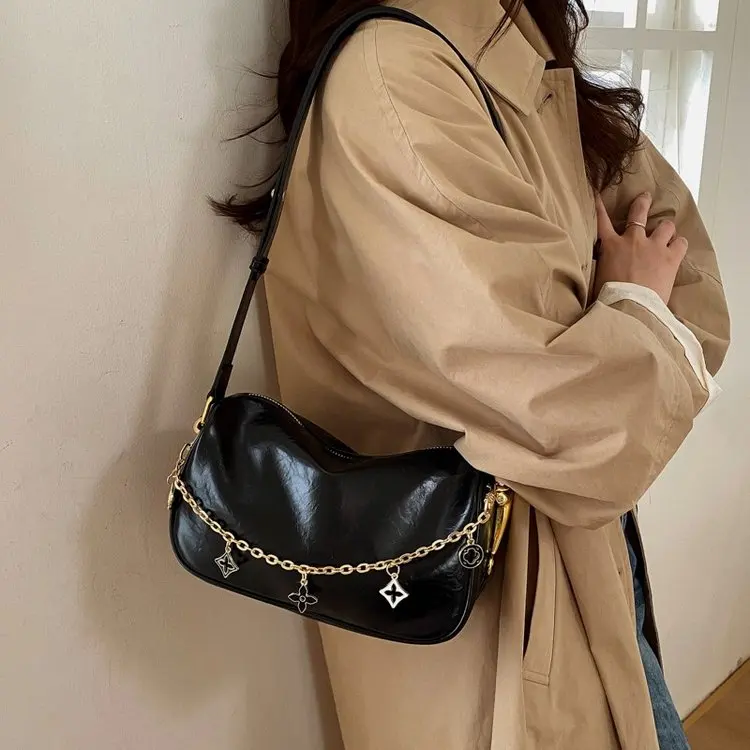 

2026 New High-end Bag Fashionable Versatile Shoulder Underarm Bag Niche Personalized Texture Messenger Small Square Bag