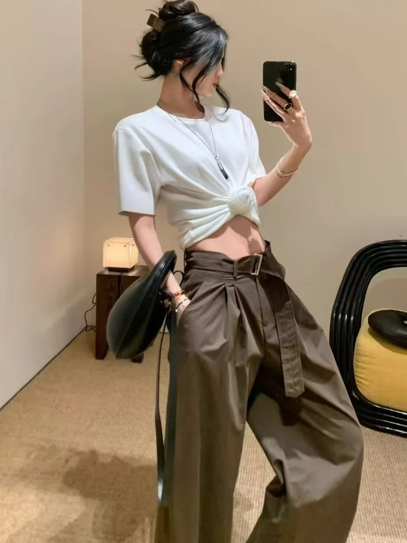 เสื้อยืดทรงหลวมผ้าฝ้ายสวมใส่สบายสำหรับฤดูร้อน แต่งลายดอกไม้ผูกเอว มีแผ่นรองไหล่