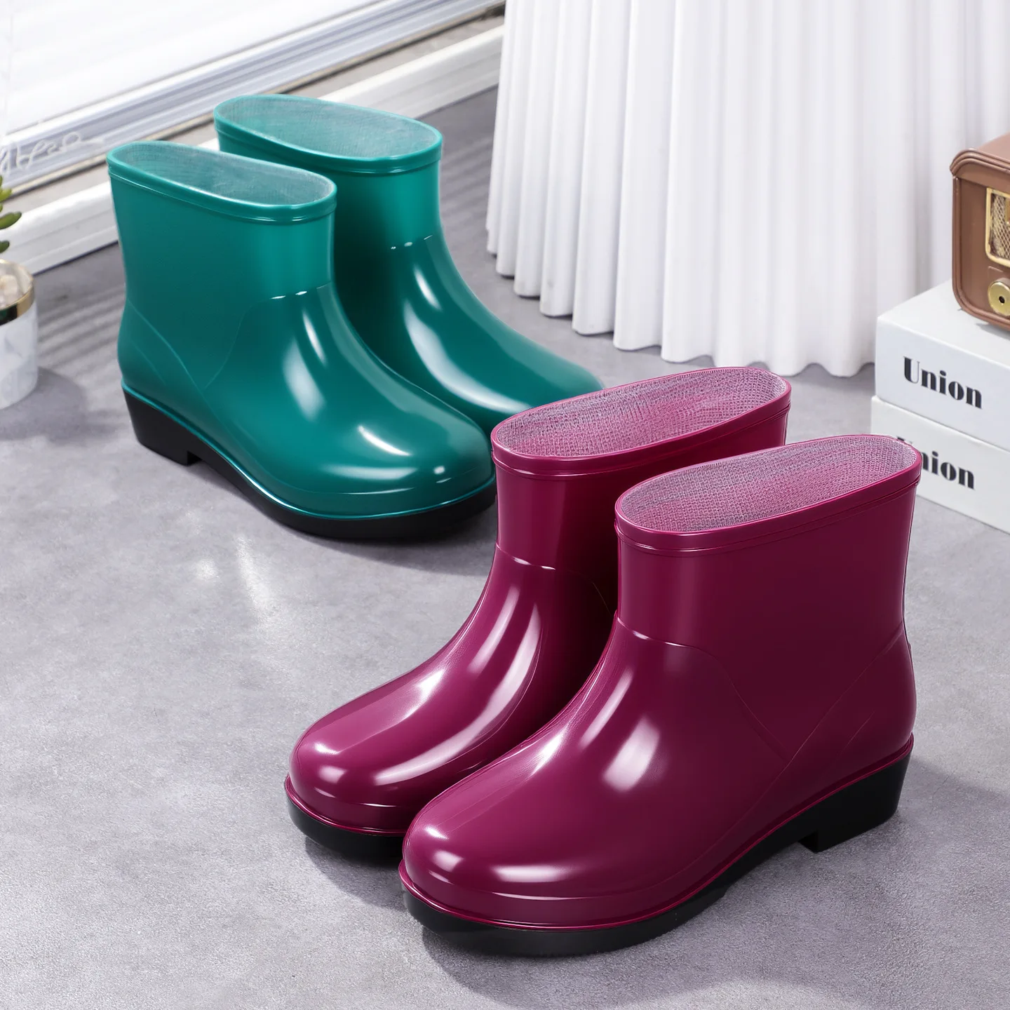 

Thickened Cotton Cowhide Rain Boots Anti-Slip Low Cut Kitchen Waterproof Shoes for Women Fashionable Outdoor Boots