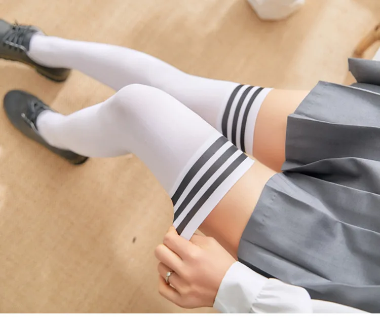 Gestreifte Overknee-Strümpfe für Mädchen und Damen, warme, modische Kniestrümpfe im Studenten-Stil, schwarz/weiß, Kawaii, lange Socken – Detail 17