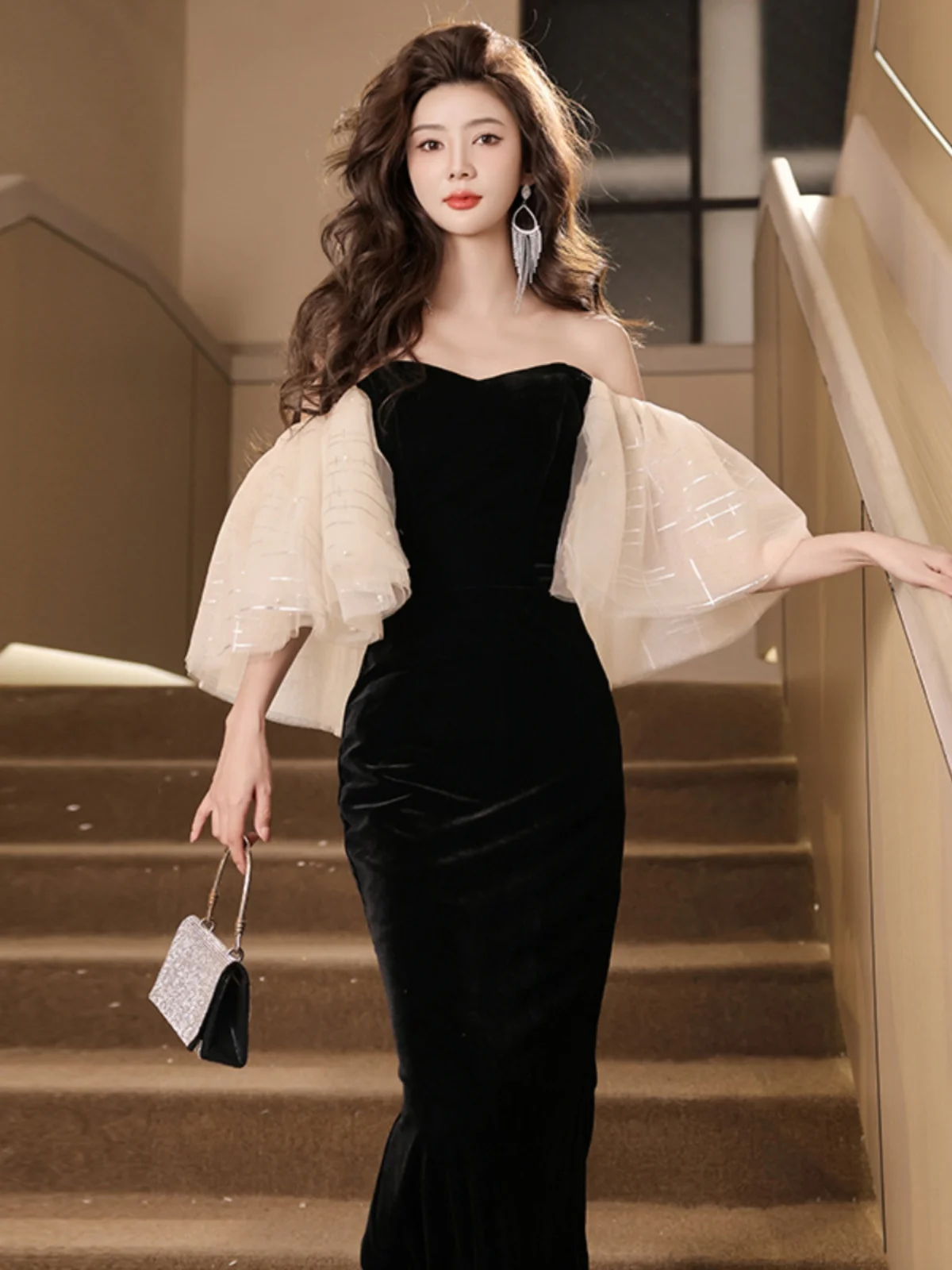 

Ele Bla Velvet Fi Tail Gown with Strapl Design for Host Performance Slimming Effect Ideal for aduation Partie...