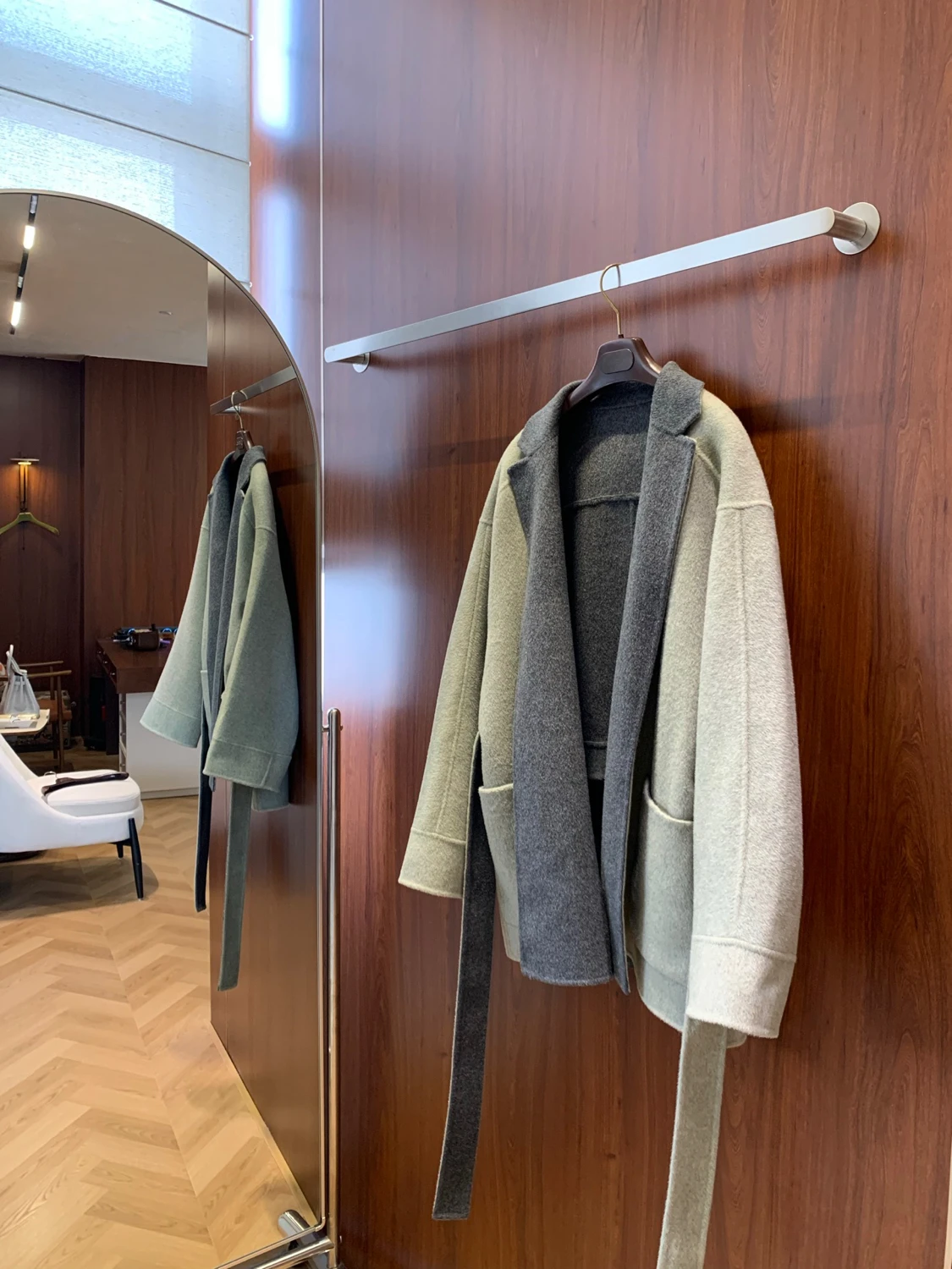 2026Women’s autumn/winter double-faced wool coat, featuring a lapel collar and a waist belt