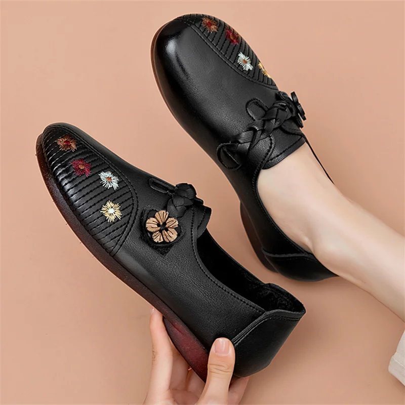 Spring Autumn Sneakers Women  Beef tendon soft sole non-slip wear-resistant soft leather for middle-aged and elderly women Mothe