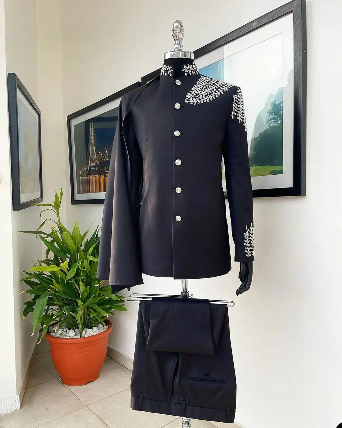 Fashion Men's Pants Suits With Shoulder Cape Silver Beading 2 Pieces Groom Wedding Tuxedos Formal Red Carpet Formal Wear