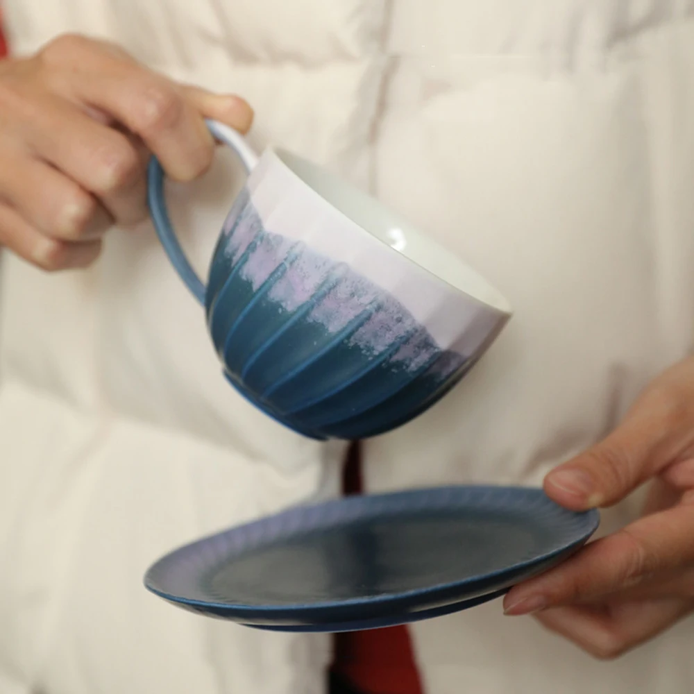 

Винтажная спиральная тисненая чашка, набор блюдец, простая керамическая кружка для кофе, молока, креативный дизайн, посуда для напитков в японском стиле, кухня, офис, США