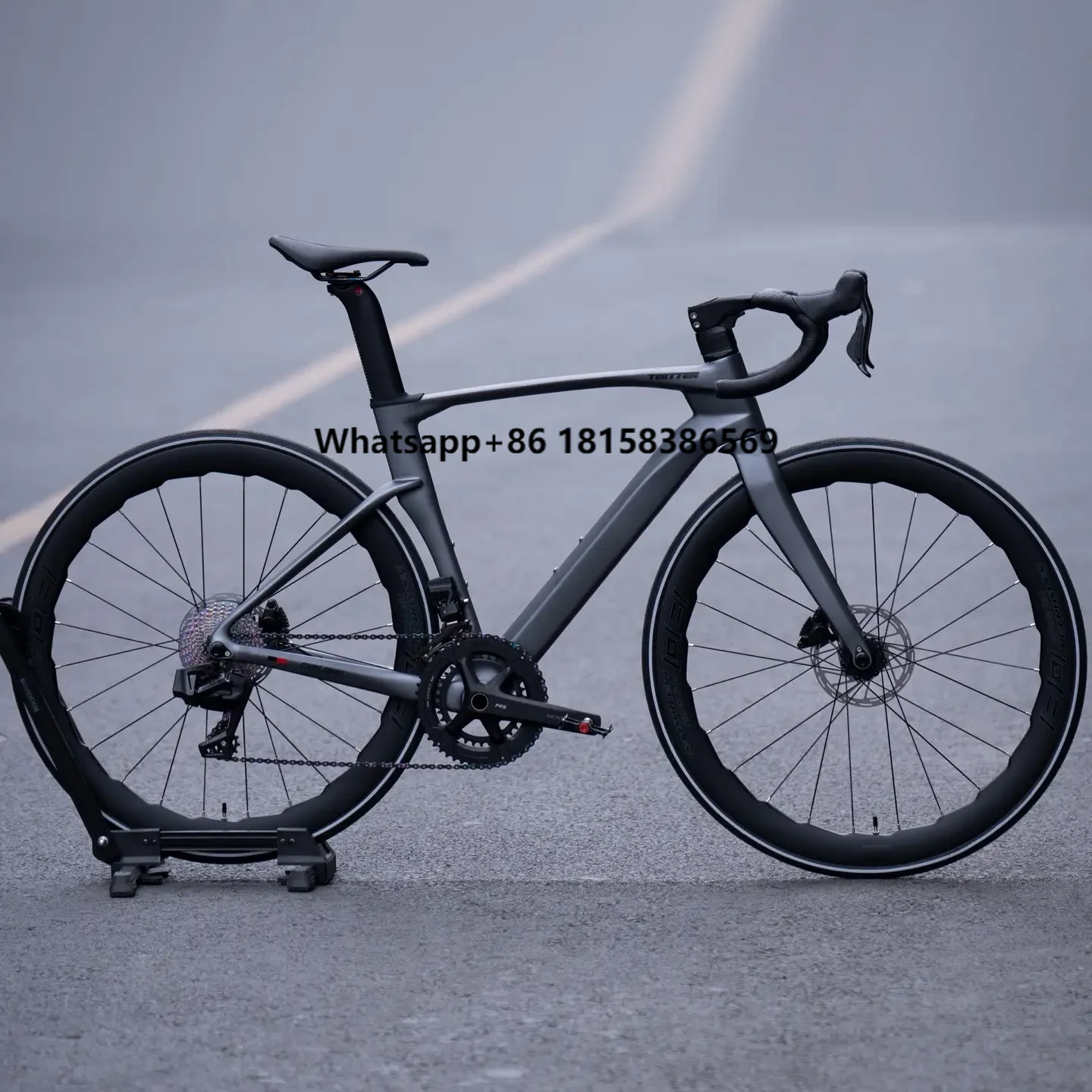 

The Best Price Carbon Road Bike, New Arrival with Electronic 2*12 Speed, Disc Brakes, Full Hydraulic, Carbon Road Racing Bicycle