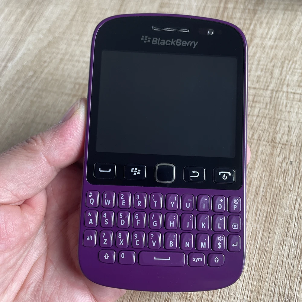 新品 ピンク SIMフリー BlackBerry 9720 ブラックベリー 本体 BlackBerry 9720 3G WIFI 5MP Camera FM Radio GPS | Unlocked | Black