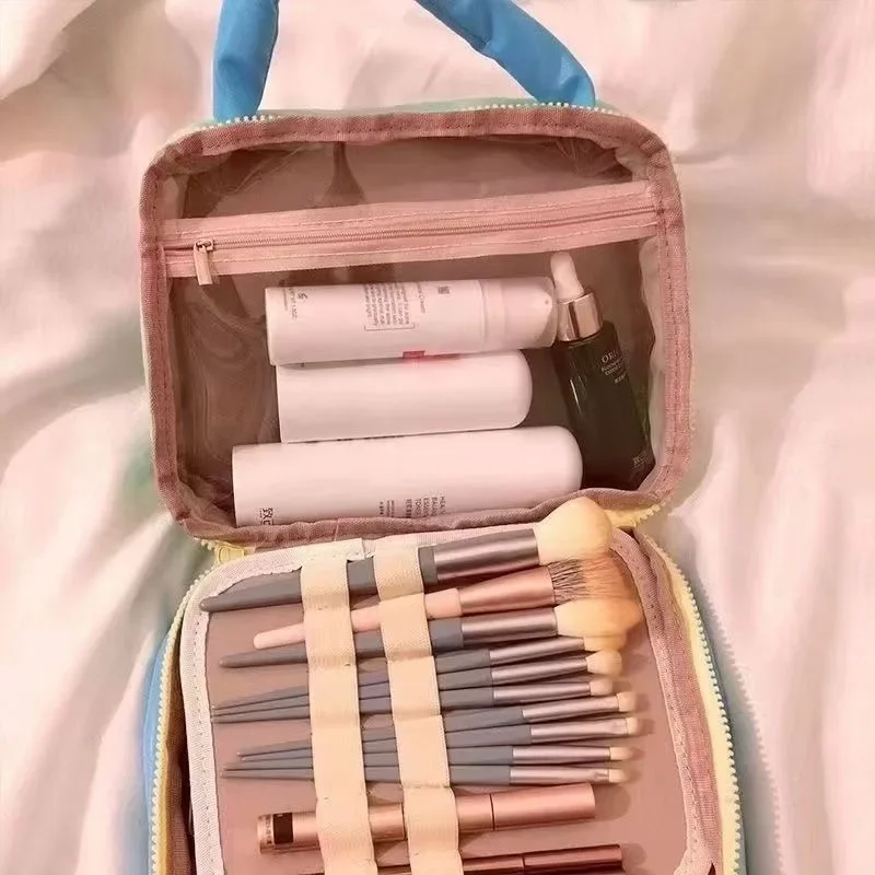 Bolsa de maquiagem com contraste de morango, grande capacidade, cores contrastantes, produtos de higiene pessoal cosméticos, alça de pelúcia de algodão, bolsa de maquiagem