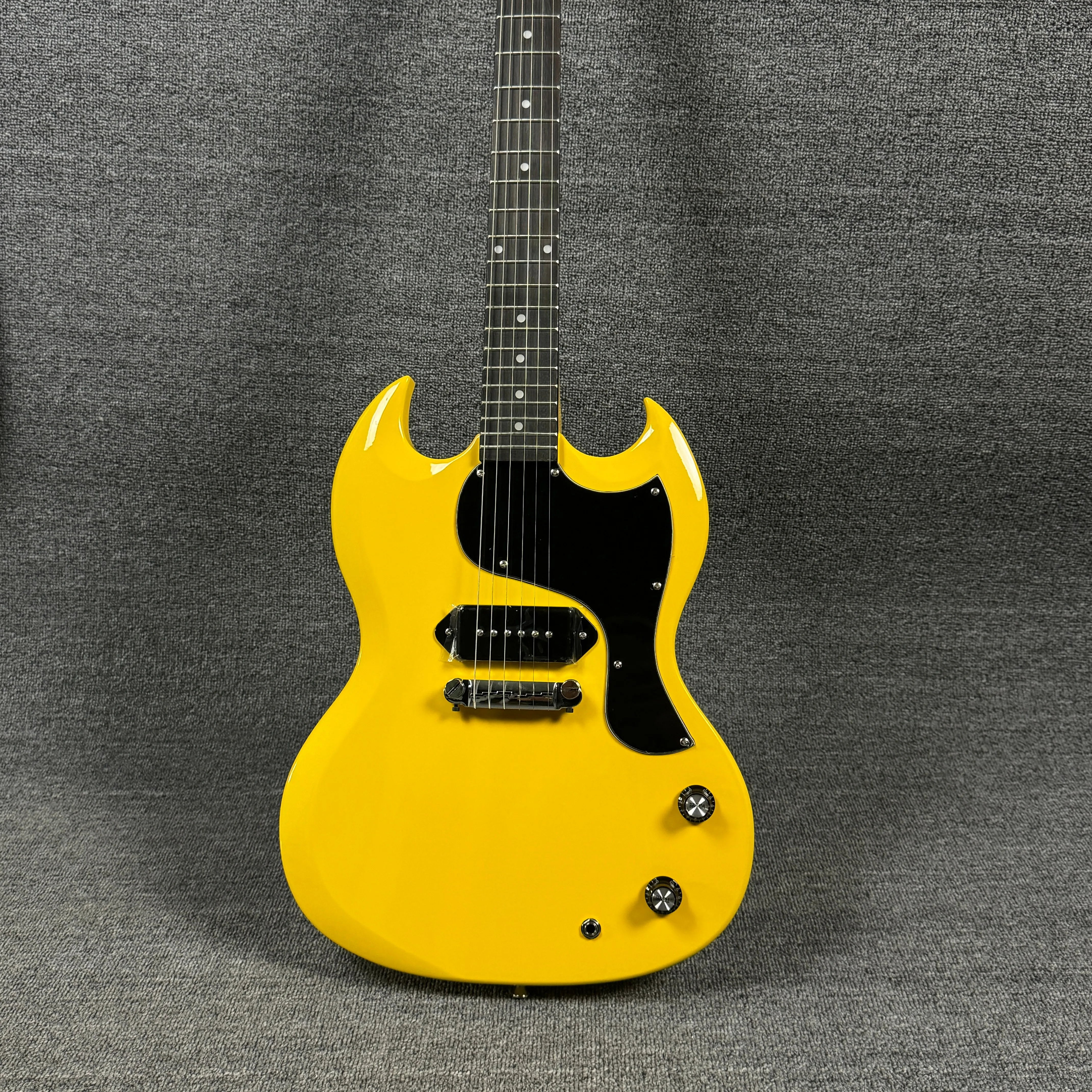 Great Workmanship Yellow and Black SG Electric Guitar Rosewood Fingerboard Mahogany Body 22 Tone Position Free Transportation