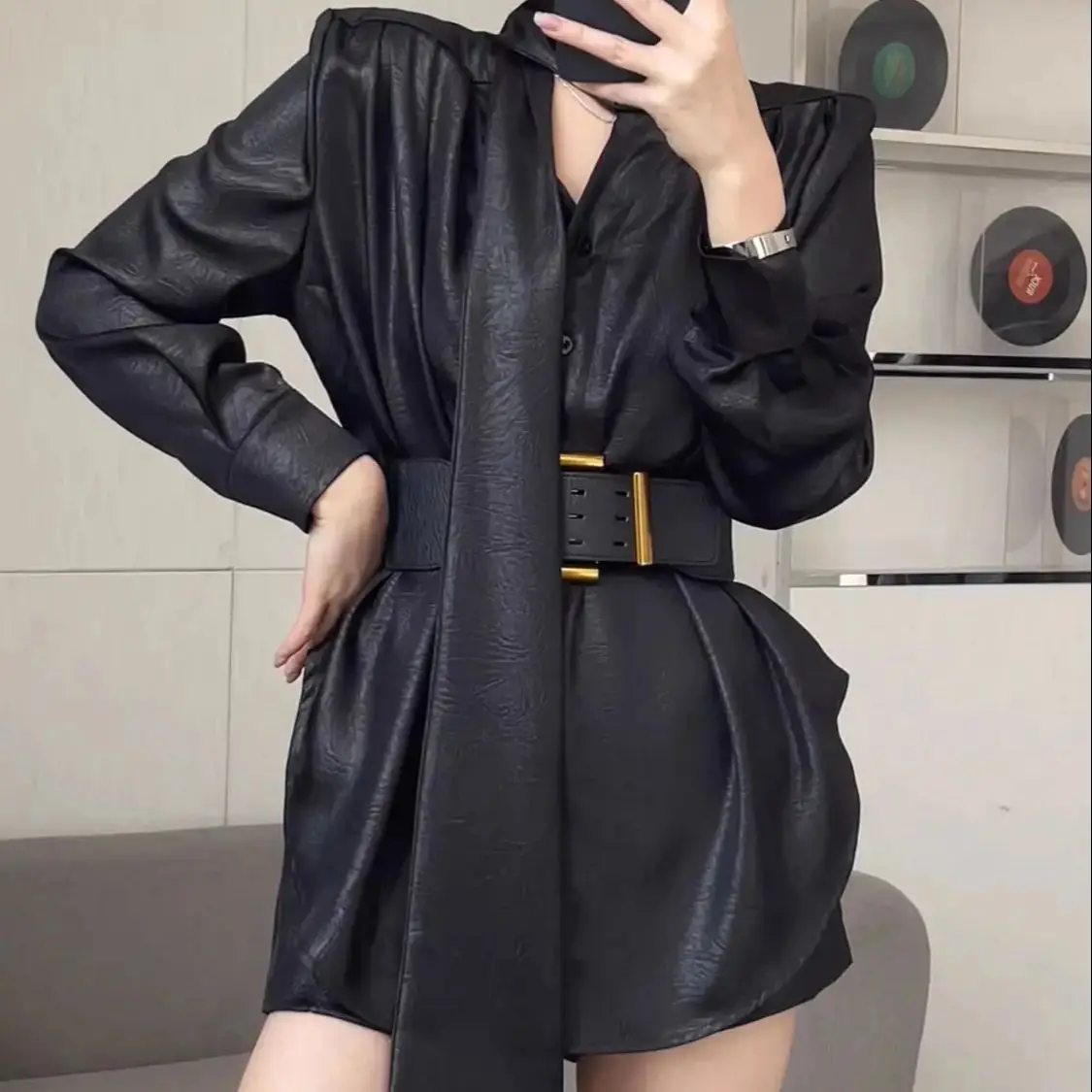 Two-Piece French Style 2024 Autumn Winter New High-End Satin Long-Sleeved Top Versatile Shorts Niche Design Set