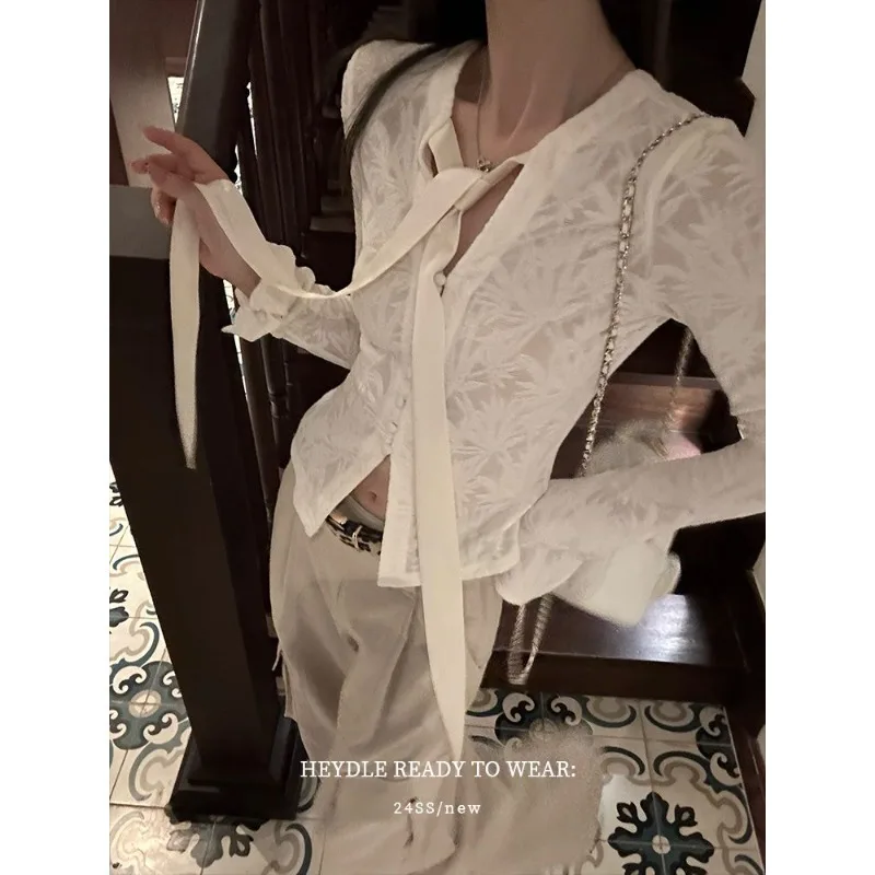 QWEEK-camisa corta Vintage con cuello en V para mujer, blusa delgada de lujo con cordones, manga larga, estilo coreano, ropa con botones, otoño