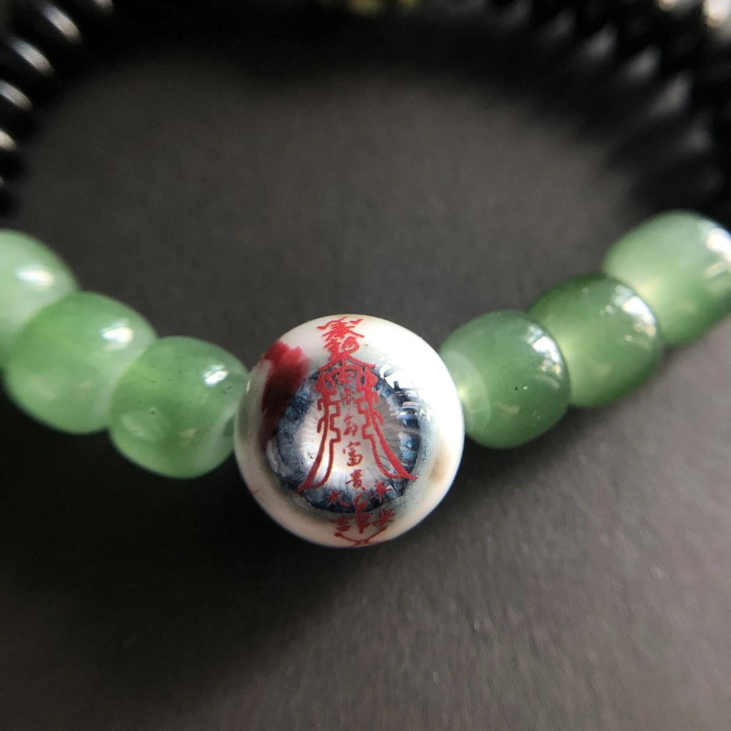

3159 Gothic Eyeball Bead Bracelet Handmade Chinese Style Dark Red Resin Undead Horror Jewelry Adjustable Unisex Punk Accessory