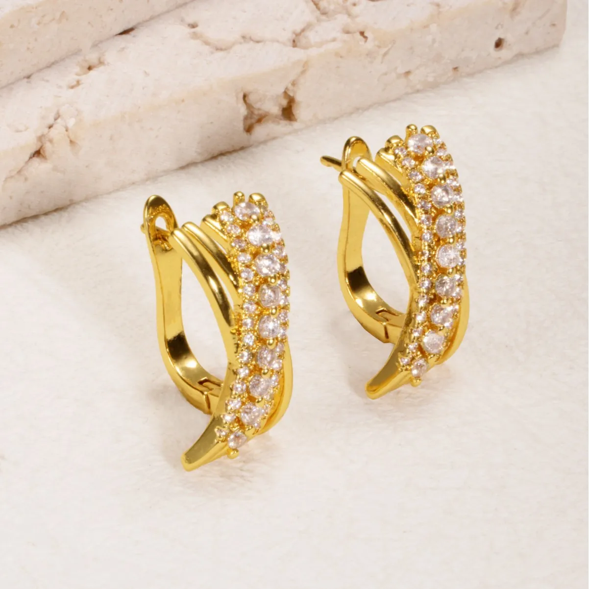 Copper-plated 18K gold rhombus earrings, European and American personalized simple geometric earrings, fashionable hot-selling,