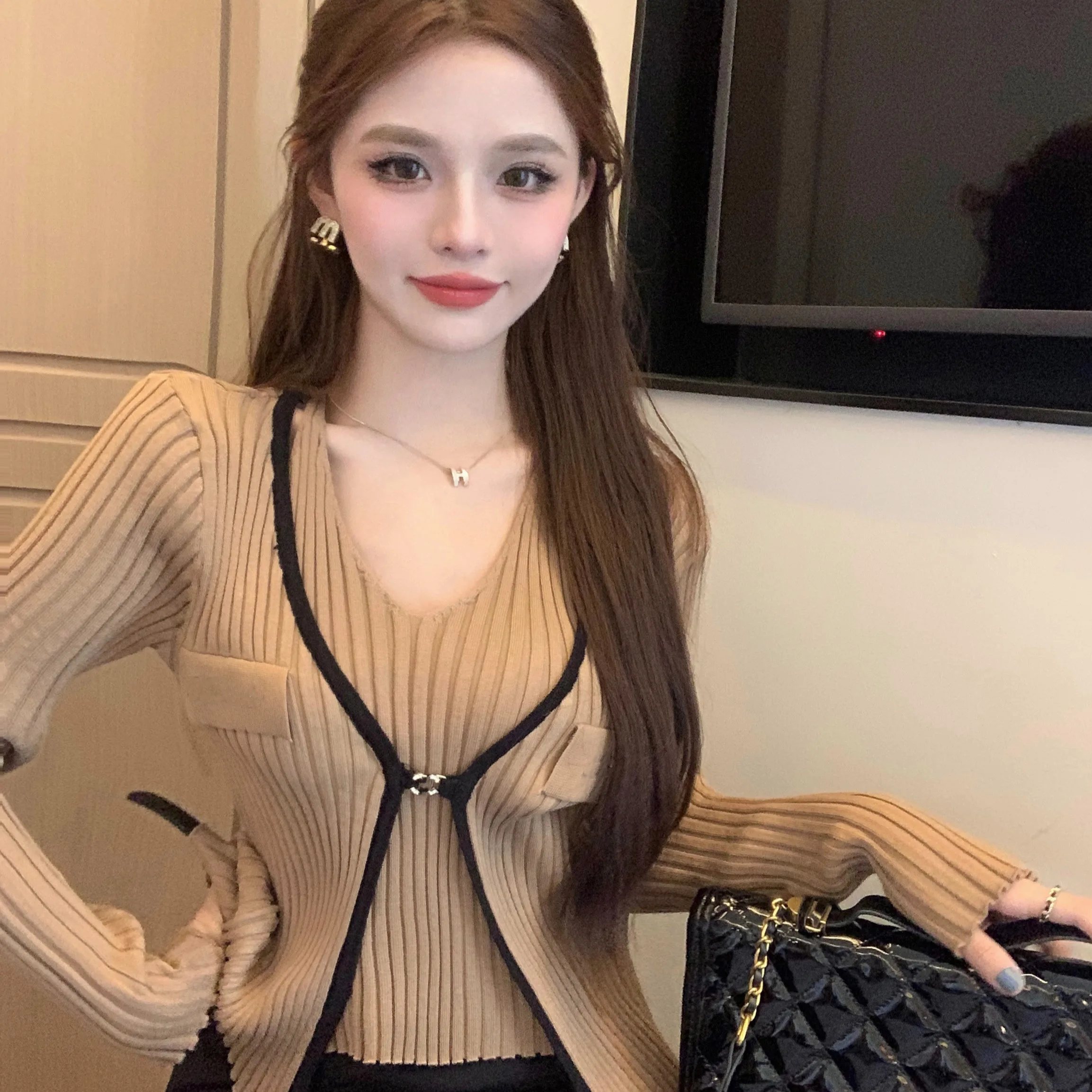 슬림핏 컬러 블록 니트웨어 페이크 투피스 가을 겨울 신상 슬림 여성 패션 슬림핏 탑