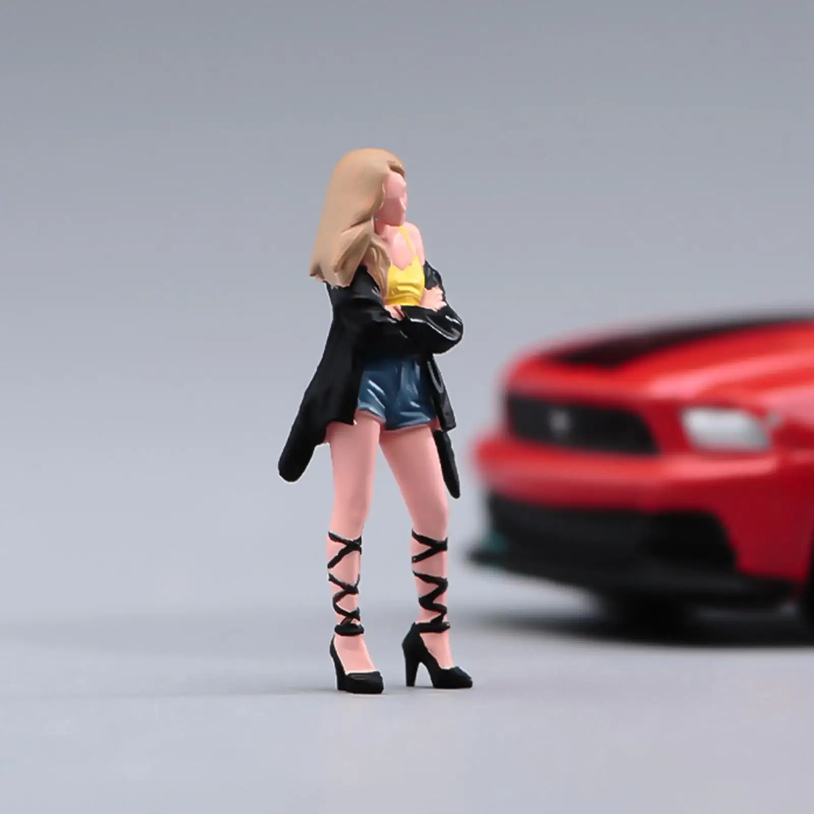 1/64 Scale Cool Girl Model Dioramas Female Figure for Desktop Decoration