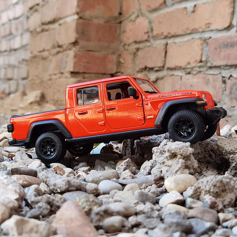 Welly Diecast 1/27 Scale Jeep 2020 Gladiator Pickup Alloy Car Model Off-road Vehicle Play Vehicles Toys for Boys Original Box