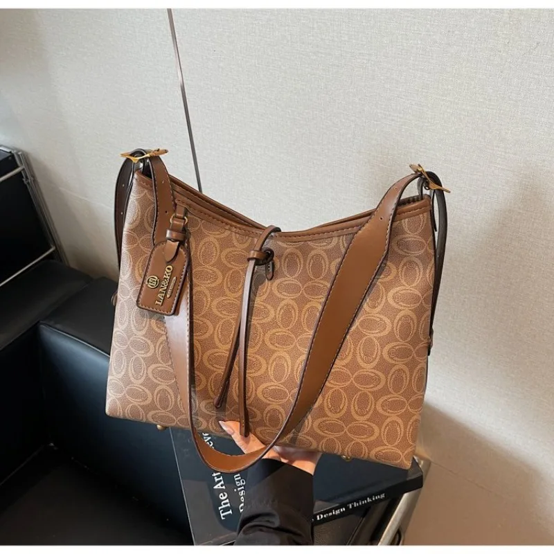 

Retro High-End Diaper Bag For Women Luxury Crossbody Handbag Designer Minimalist Elegant Large Capacity Leather Tote Bag