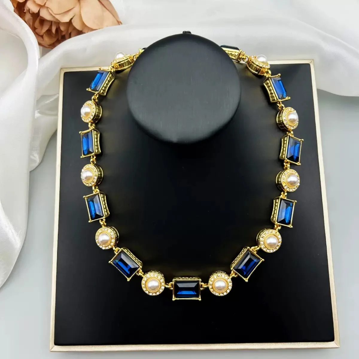 

Vintage Elegant Metal Inlaid Pearl Zircon Necklace Woman Jewelry High-Quality Fashion Dress Banquet Accessories New
