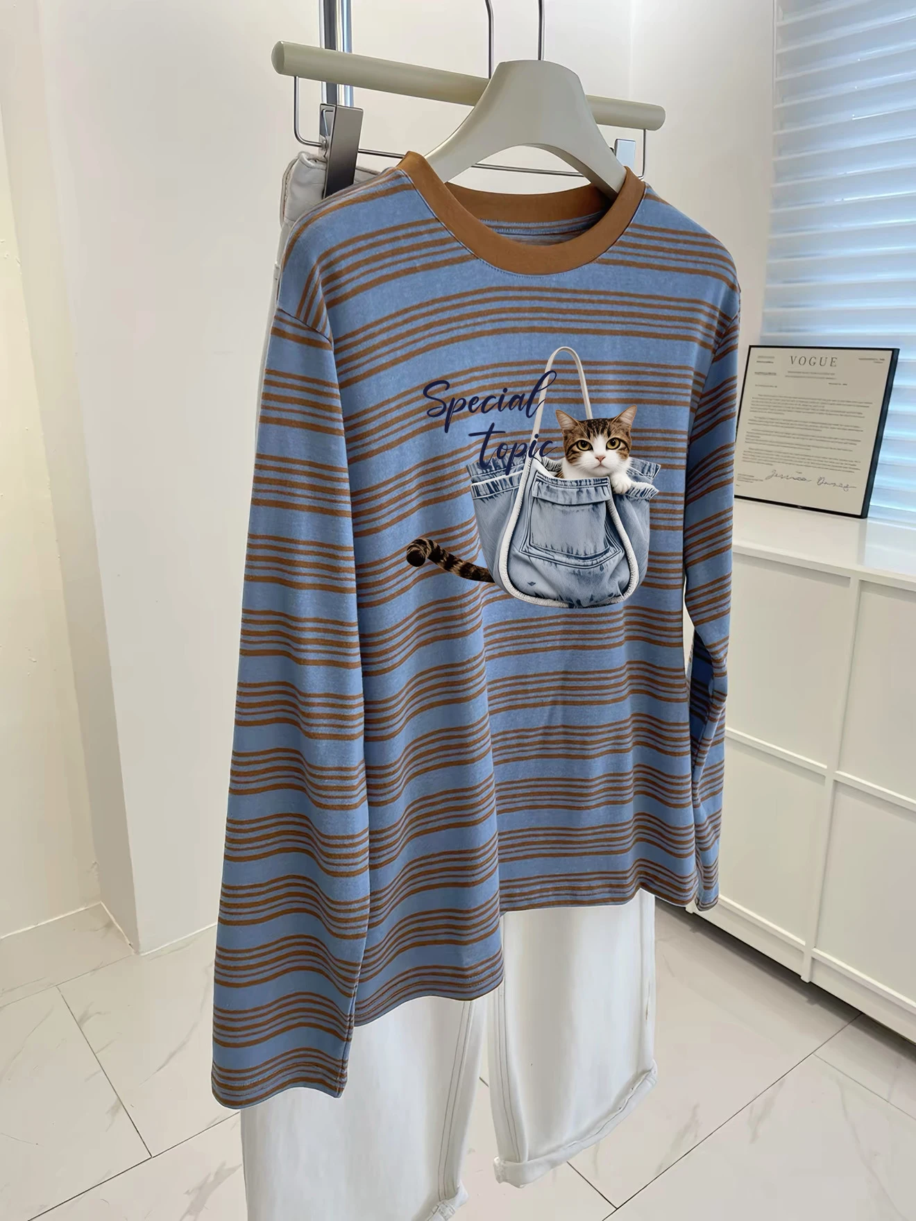 Loose Fit Women's Long Sleeve round Neck T-Shirt Casual Basic Top White Enhancing Blue Stripes Design Autumn Season Fashion