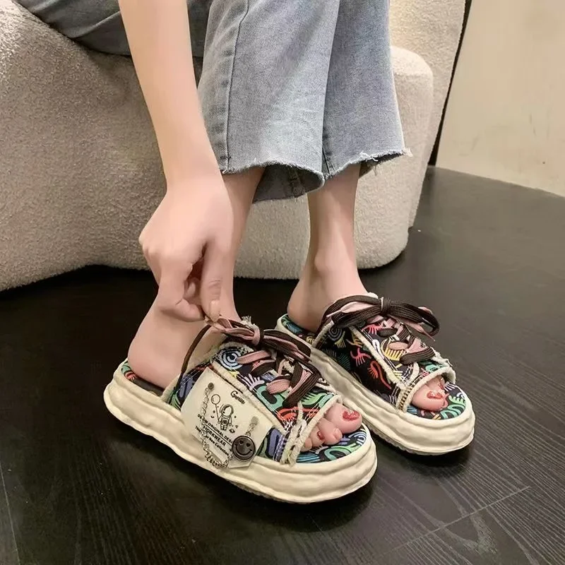 

Модные летние женские тапочки с цепочками, кроссовки-мюли на платформе, уличные современные уличные тапочки, повседневная обувь для женщин