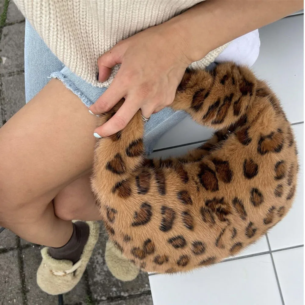 Luxury Designer Real Mink Fur Handbag Female Fur Small Bag Women Fur Fashion Bag Party Evening Handbag Furry Woven Knot Bag