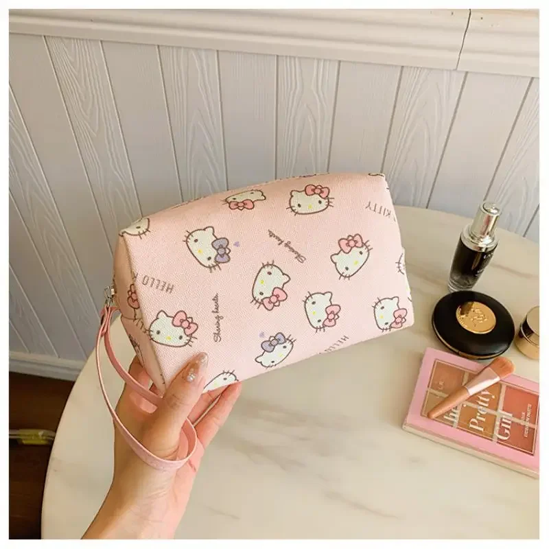 Tas Tote Kapasitas Besar Hello Kitty Baru 2025 Desain Cetak Lucu Organizer Perjalanan Portabel untuk Kosmetik Perlengkapan Mandi Penyimpanan Makeup
