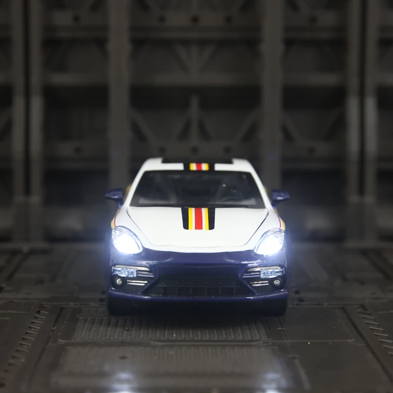 

1:32 Porsche Panamera alloy car model doors and the front hood and trunk door can also be opened has sound and lighting