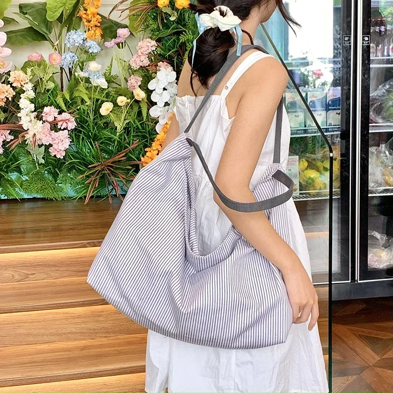 Large Capacity Trendy Striped Versatile Canvas Bag Fashionable and High-end Commuting Shoulder Bag High Quality Sweet Tote Bag