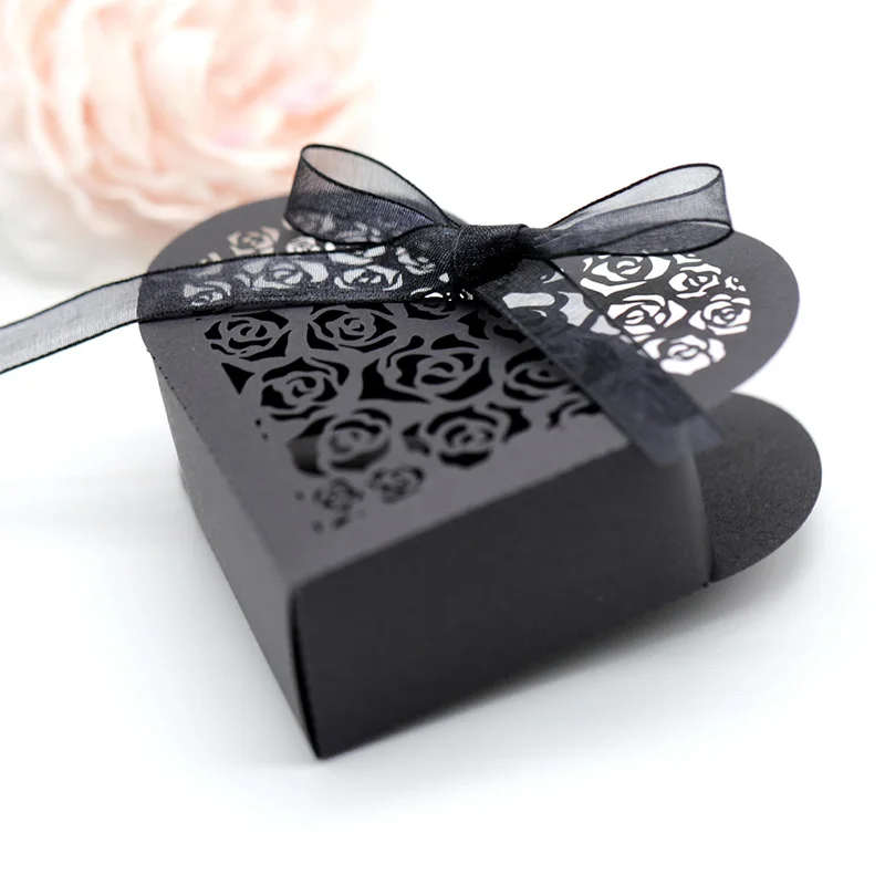 50Pcs Laser Hollow Rose Love Heart Candy Box Wedding carrier bomboniera confezione regalo con nastro compleanno matrimonio fidanzamento forniture per feste