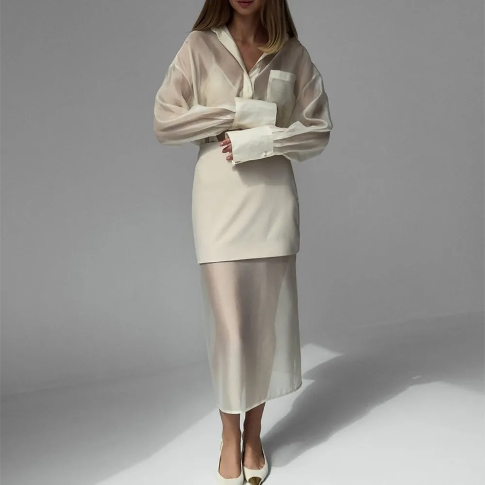 

Осенний новый комплект: мерсеризованная сетчатая рубашка с лацканами и длинными рукавами, юбка с высокой талией и пэчворком — удобный, классический и простой вариант.