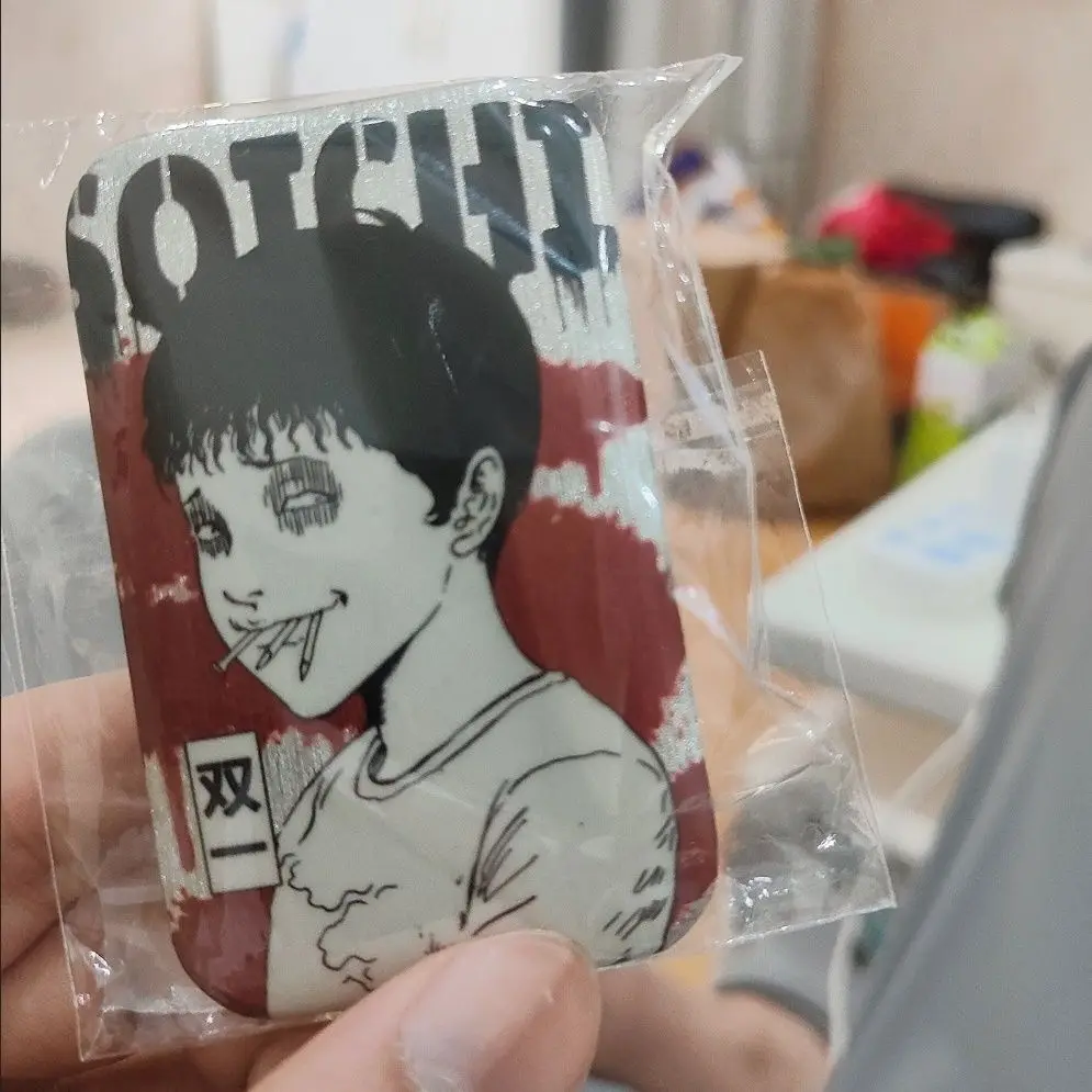 Tomie Kawakami odblaskowa plakietka światła seria Junji Ito nosić ozdobne plakietki Anime peryferyjne przedmioty kolekcjonerskie zabawki prezentowe