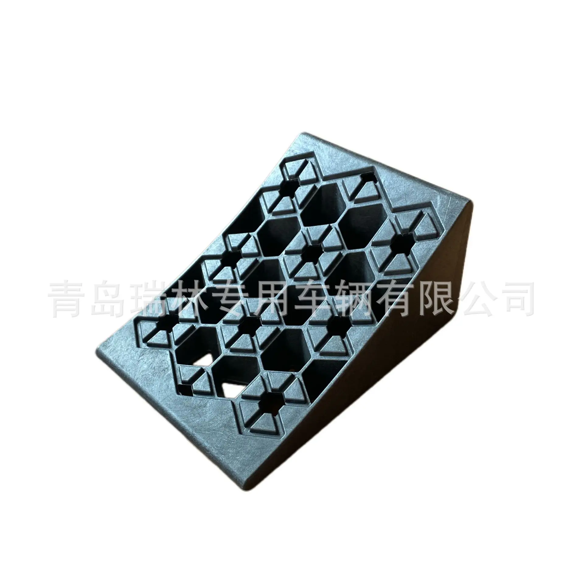 Plastic wheel stop block Convenient parking slope Triangle block Thickened anti-skid