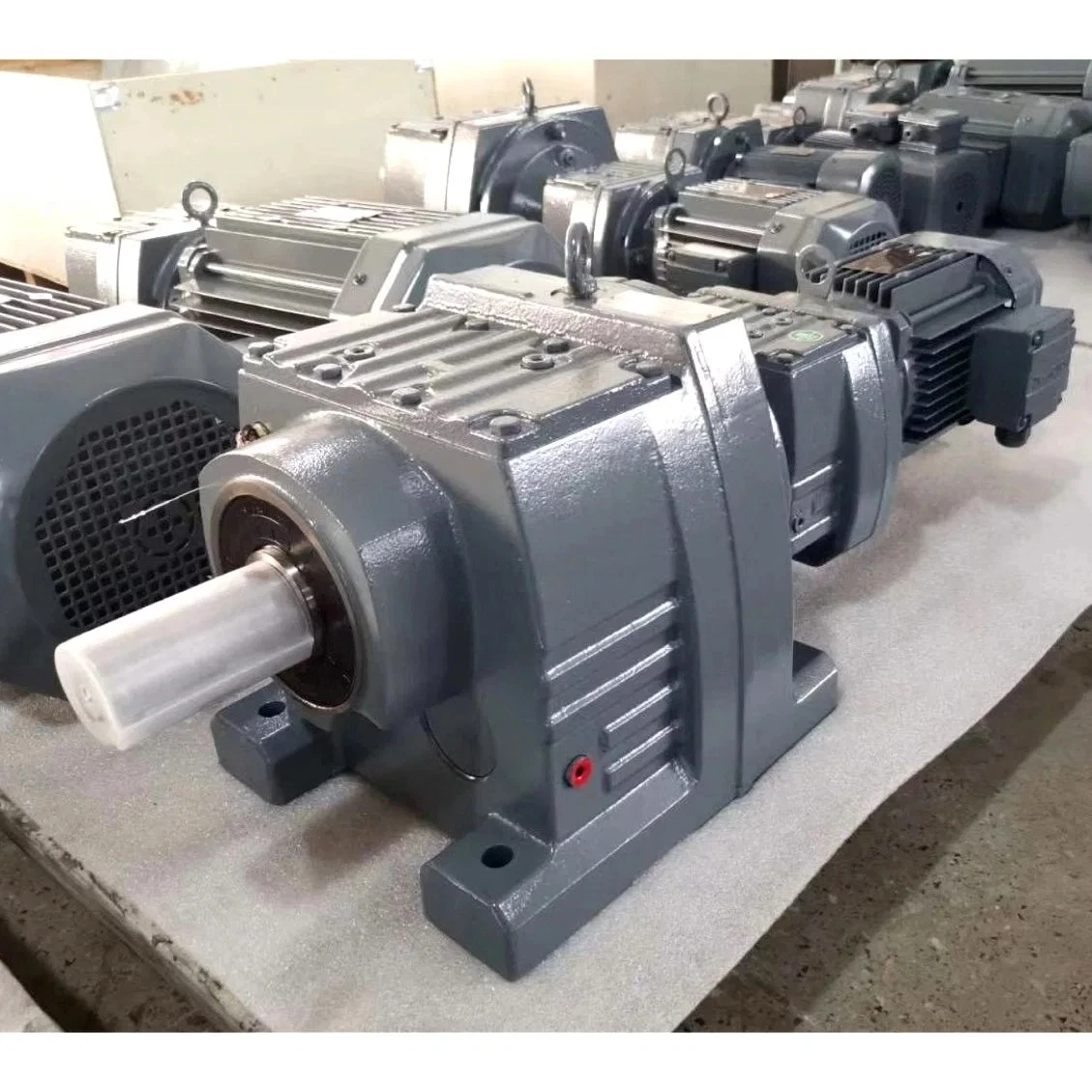 R167 R Series Helical Solid Shaft Gear Speed Reducer