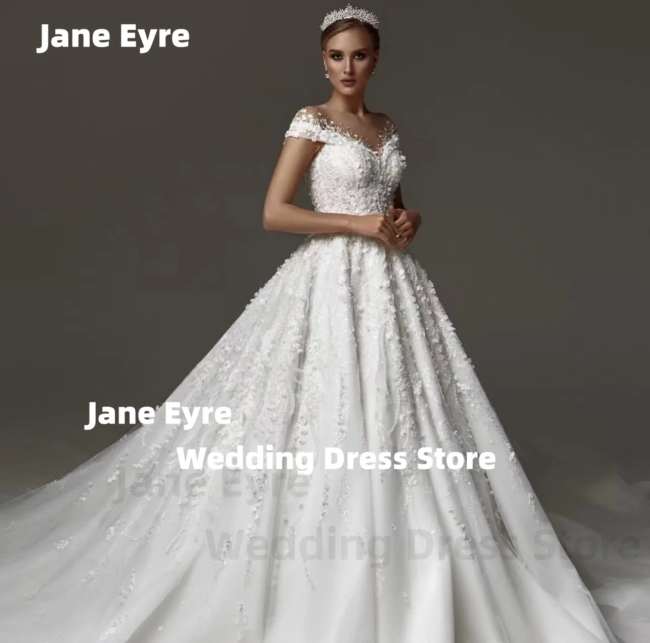 ชุดแต่งงานเจน เอเยอร์ แบบบอลกาวน์ หรูหราอลังการ ทรงหวาน แขนสั้น ประดับลูกปัดและเลื่อม  ชุดเจ้าสาวสั่งตัด