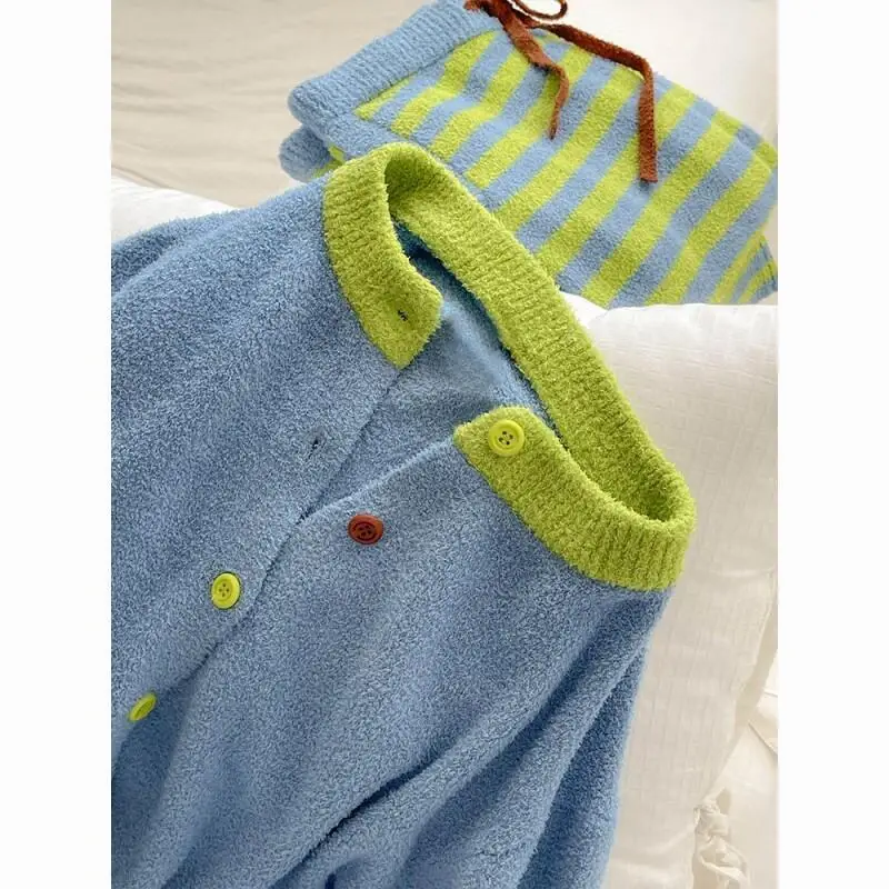 Conjunto de pijama tipo cárdigan de estilo coreano para mujer, ropa de dormir cálida de invierno de dos piezas, ropa de descanso Premium cómoda y acogedora para el hogar