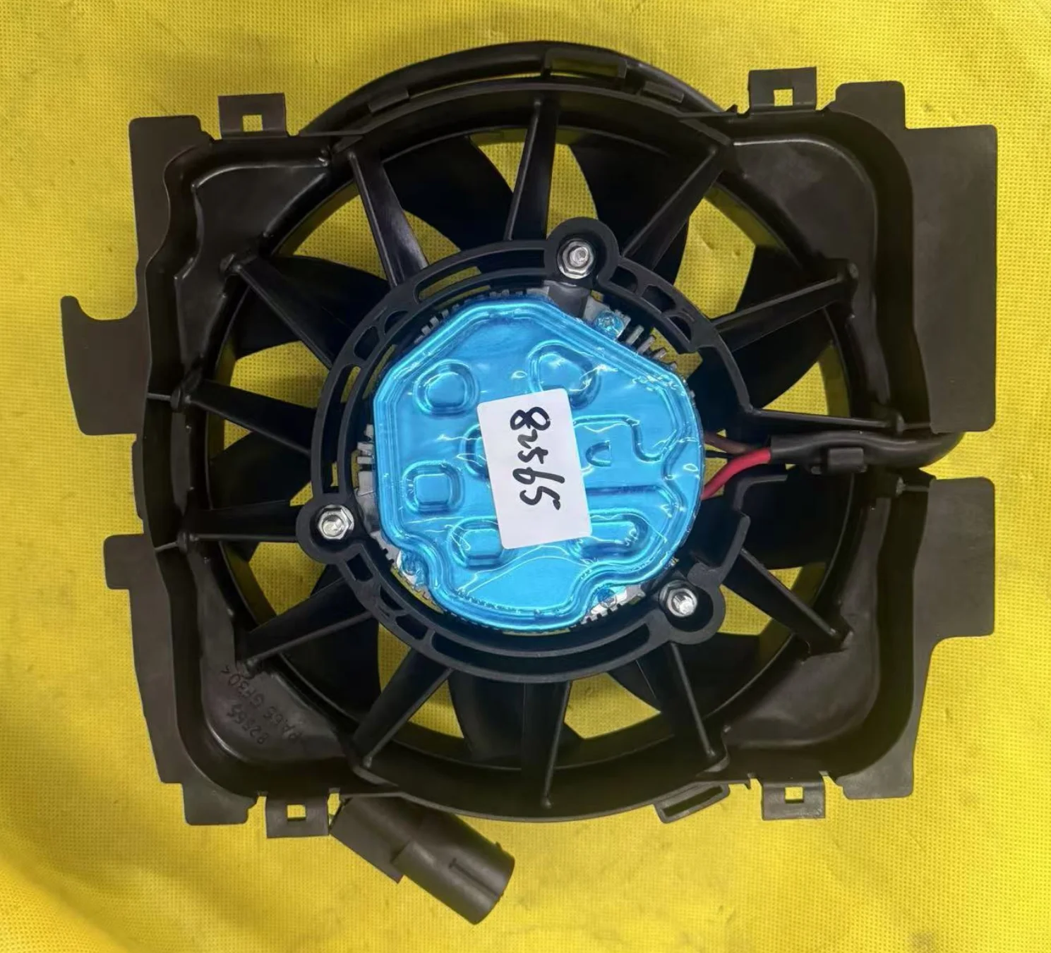 

Подключаемый гибридный вентилятор радиатора VOLVO XC60 XC90 2022 года OE 32382136