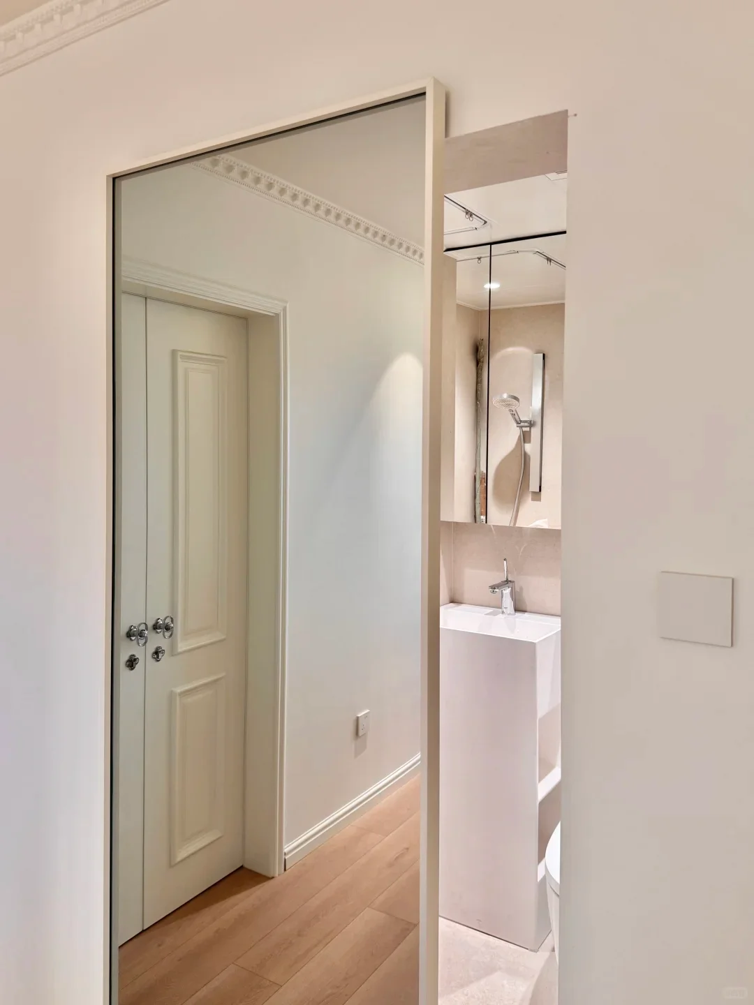 Floating Trackless Glass Mirror Interior Magic Ghost Sliding Door White Hydraulic Invisible Track Pocket Sliding Door System