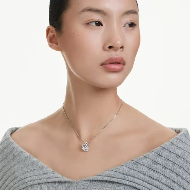 Luxury Shiny Cubic Zirconia Swan Necklace, Rose Gold Plated Delicate Chain, High Facet Crystal Pendant, Fashion Women Jewelry for Dating Banquet Holiday Present, Stackable Neck Accessories