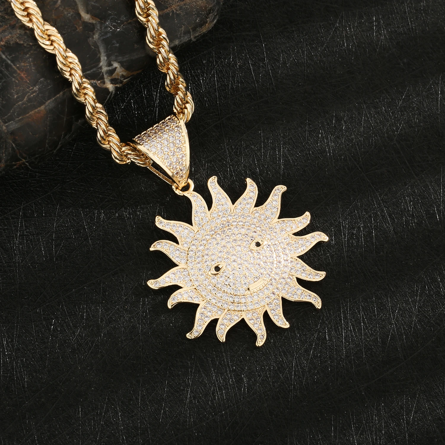 

2024 Fashion 14K Gold Plated Brass Simple Exquisite Personality Sunflower Pendant Women's Jewelry Free Shipping Support Wholesale