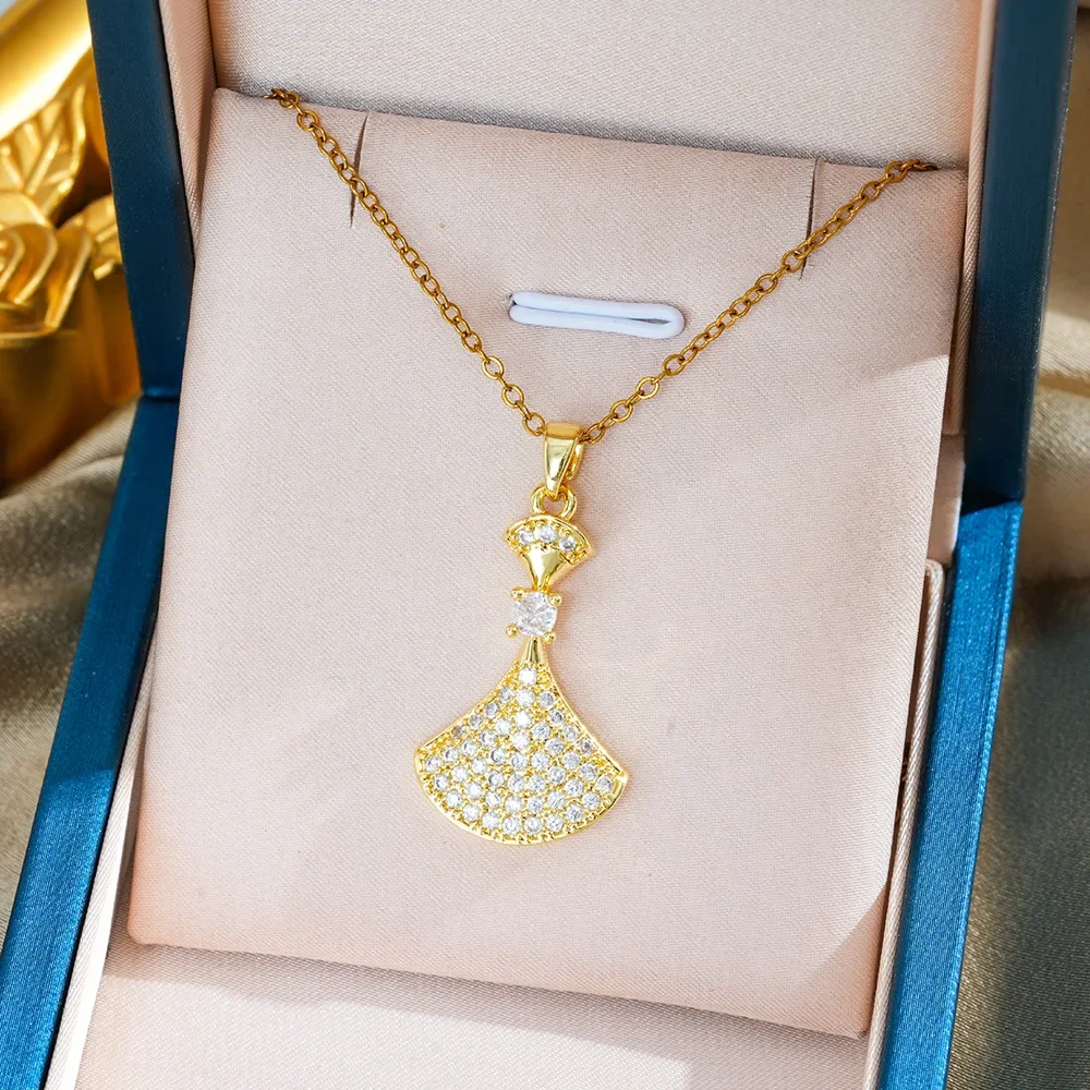 

Fan-shaped dress studded with diamonds, fashionable little dress, titanium steel necklace, high-end style for ladies