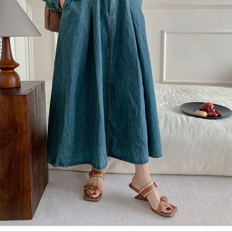 Sandal Wanita Vintage dengan Tali Anyaman dan Gesper, Model Open Toe Wedges, Sandal Musim Panas Wanita Terbaru dengan Hak Tinggi dan Ujung Persegi
